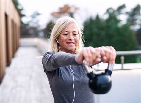 Top Core Strengthening Workouts for Elderly Health and Fitness